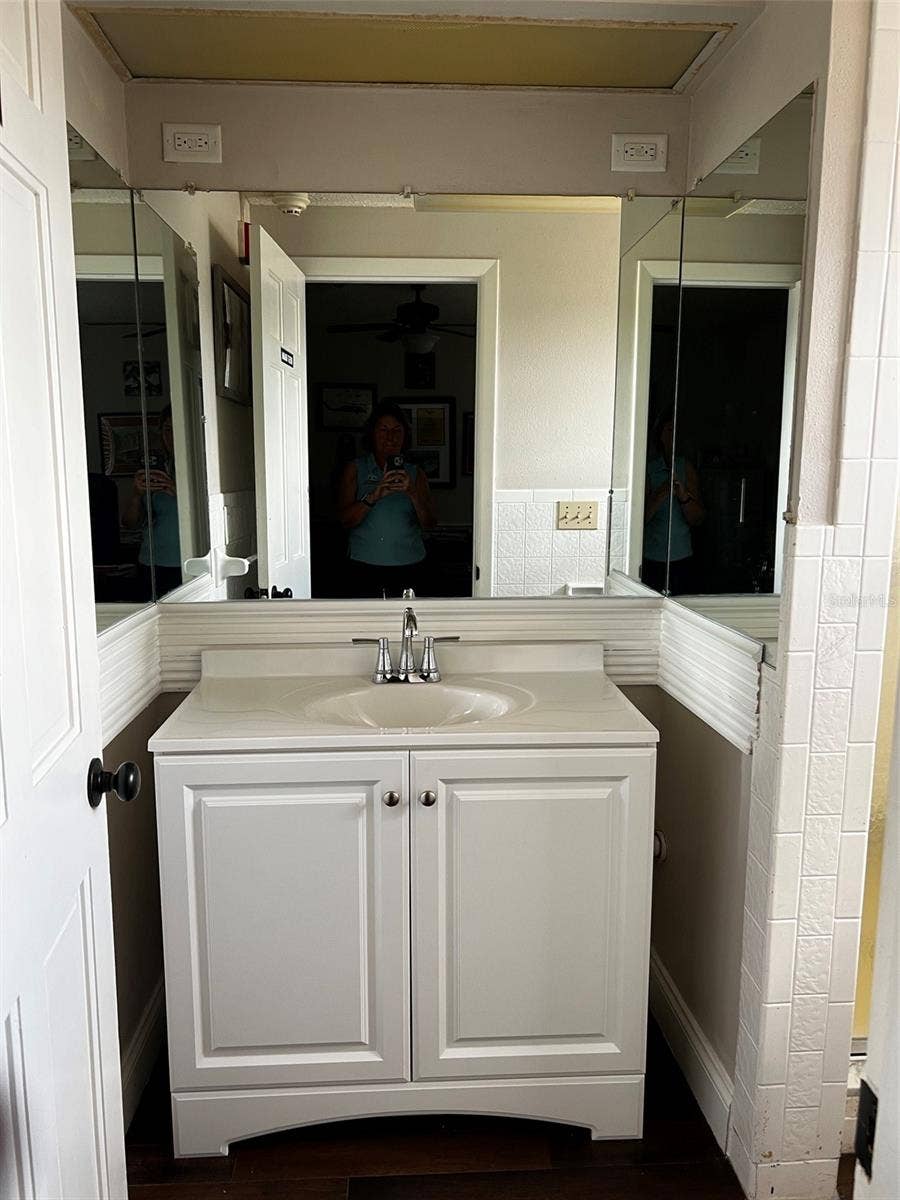 private bath in 2nd private office in1 in