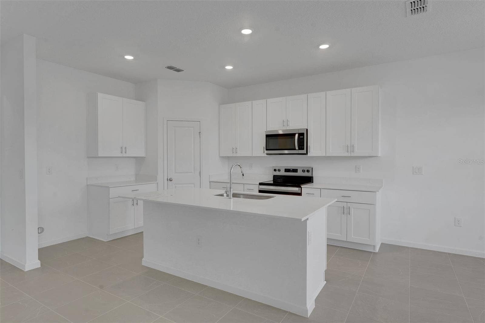 300 MEREDITH BOULEVARD, Winter Haven, FL 33881 300 MEREDITH BOULEVARD, Winter Haven, FL 33881