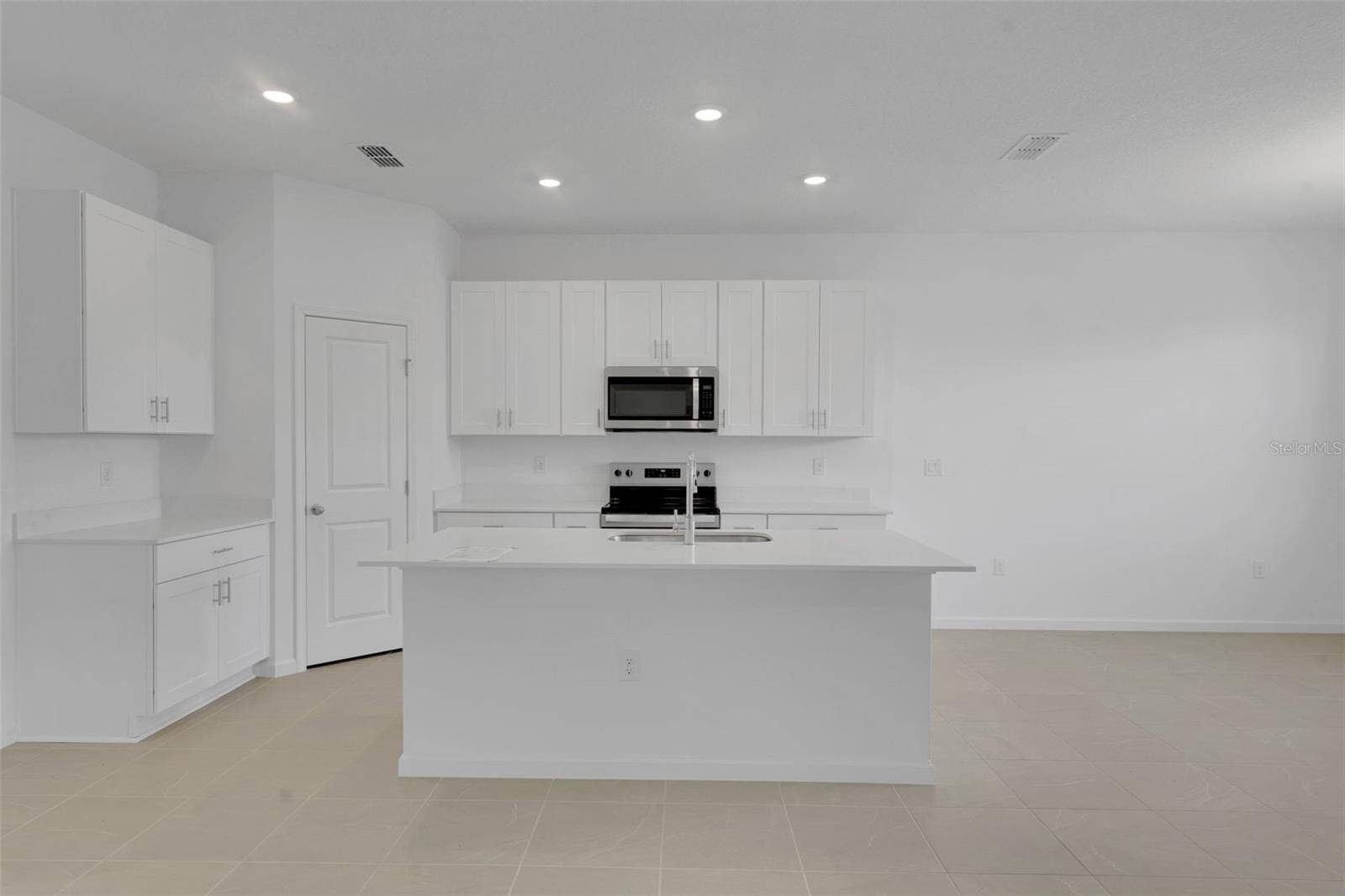 300 MEREDITH BOULEVARD, Winter Haven, FL 33881 300 MEREDITH BOULEVARD, Winter Haven, FL 33881