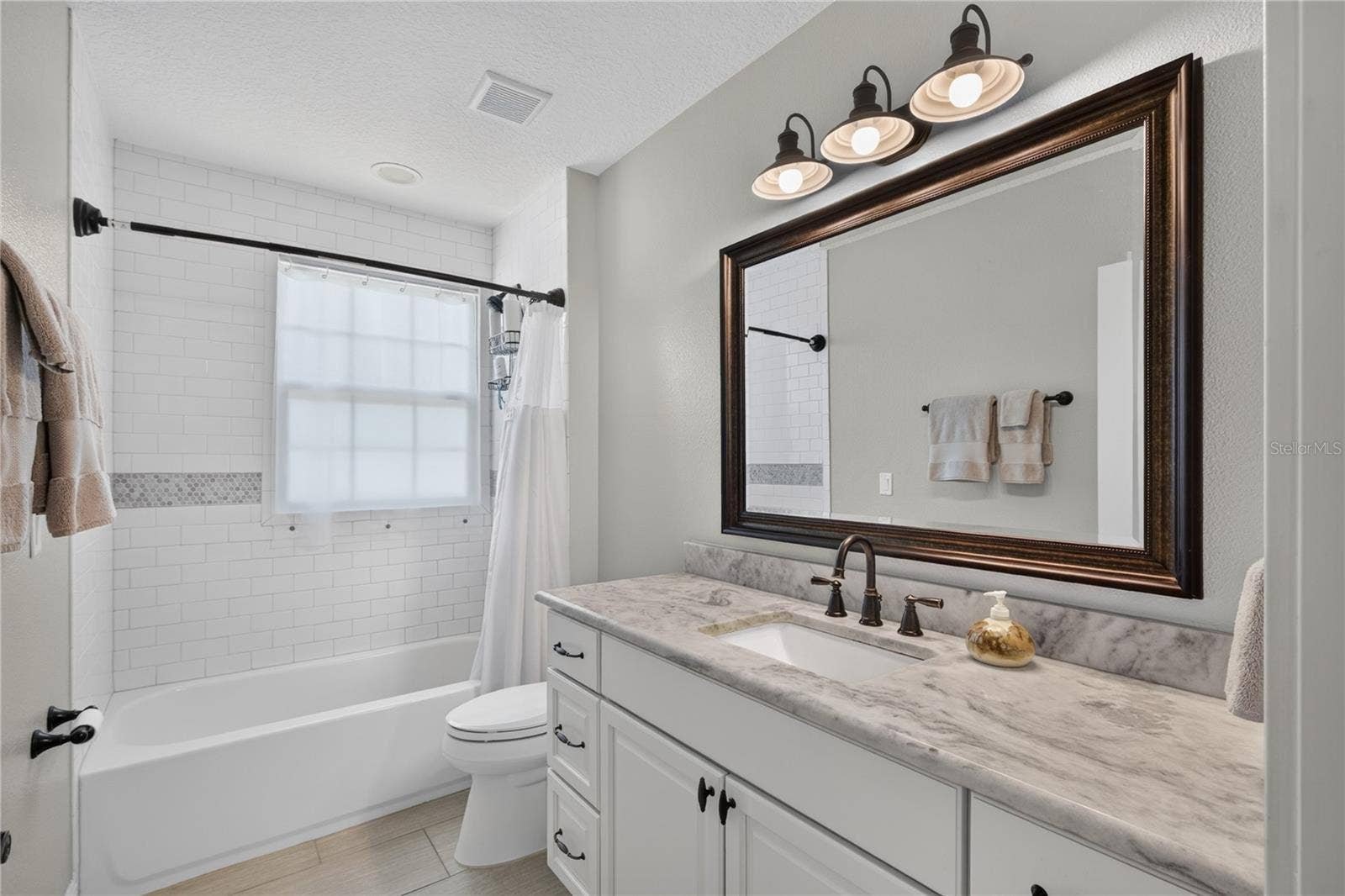 102 N CLAYTON STREET, Mount Dora, FL 32757 Bath 3