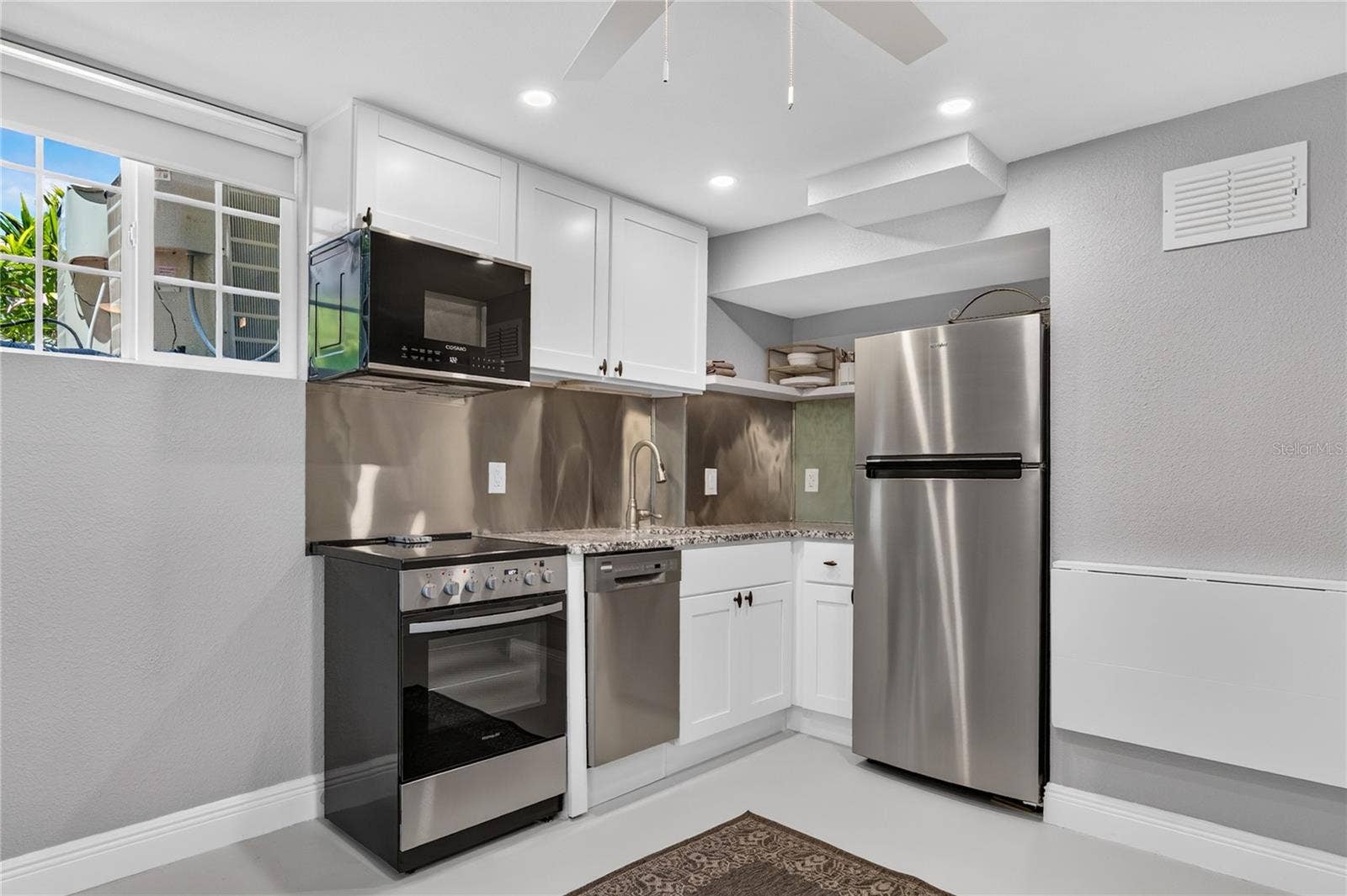 102 N CLAYTON STREET, Mount Dora, FL 32757 Studio