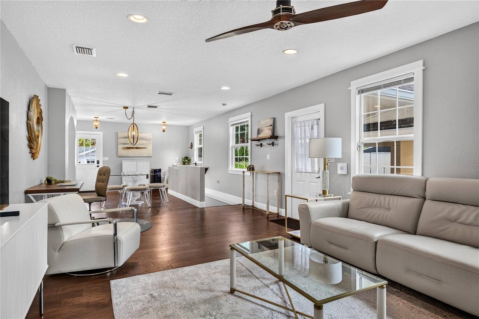 102 N CLAYTON STREET, Mount Dora, FL 32757 Living Room
