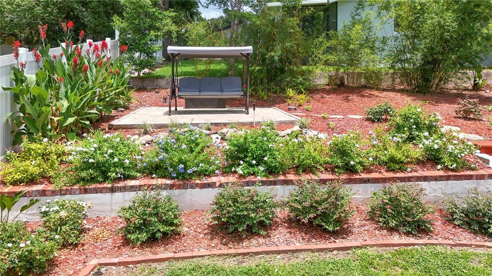 102 N CLAYTON STREET, Mount Dora, FL 32757 Landscaping