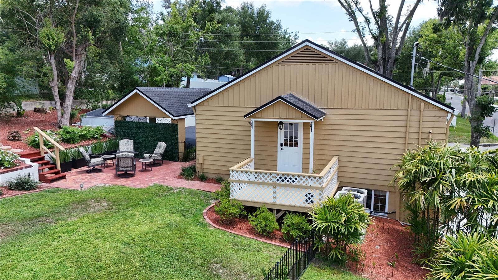 102 N CLAYTON STREET, Mount Dora, FL 32757 Side of Home
