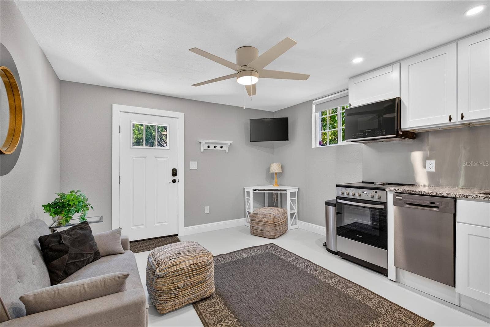 102 N CLAYTON STREET, Mount Dora, FL 32757 Studio