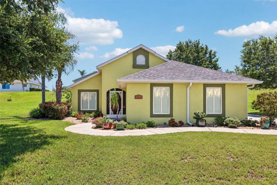 Property photo for 76 FAIRWAY CIRCLE, Umatilla, FL