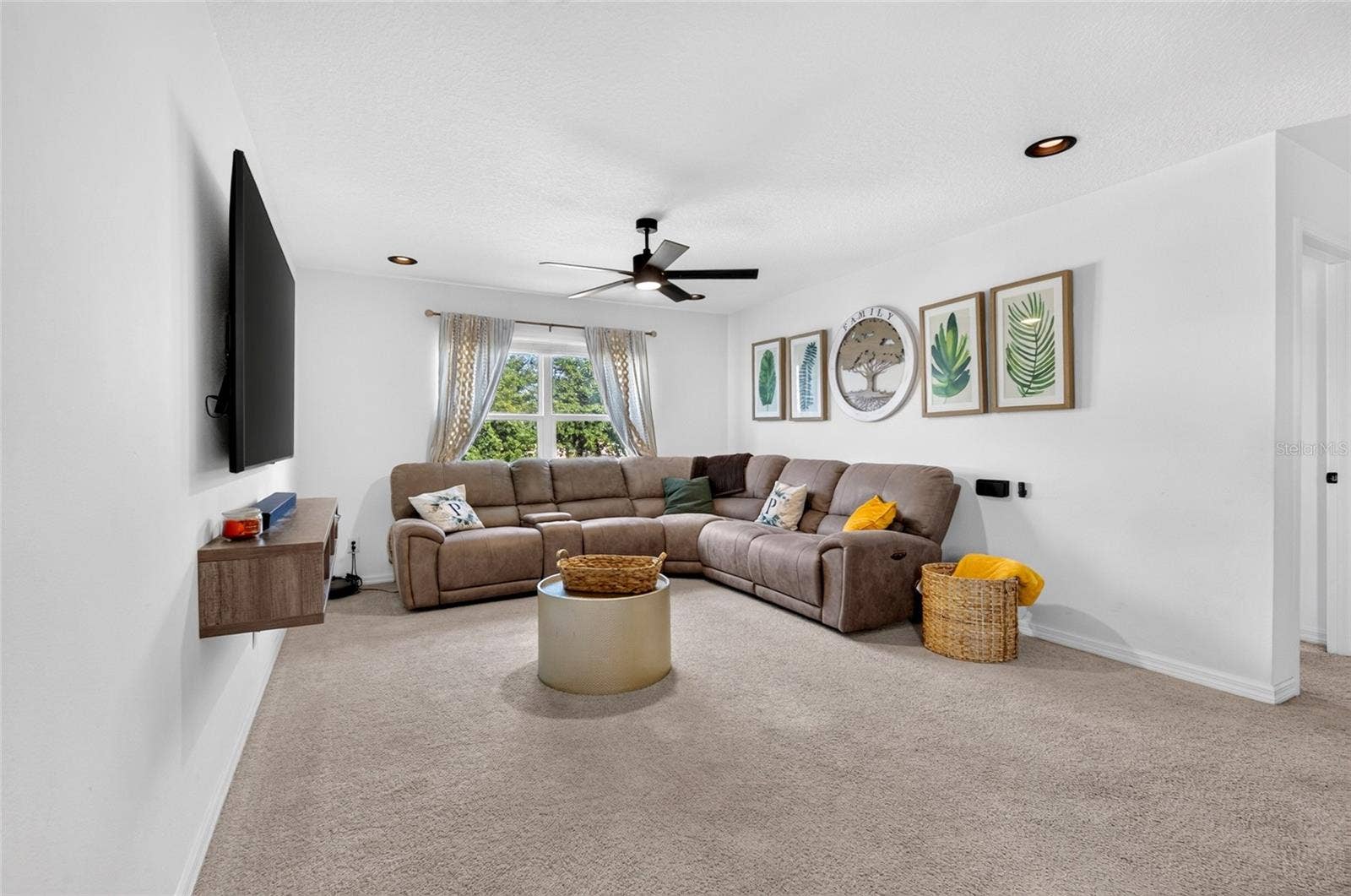 9399 VILLANOVA DRIVE, Groveland, FL 34736 9399 VILLANOVA DRIVE, Groveland, FL 34736