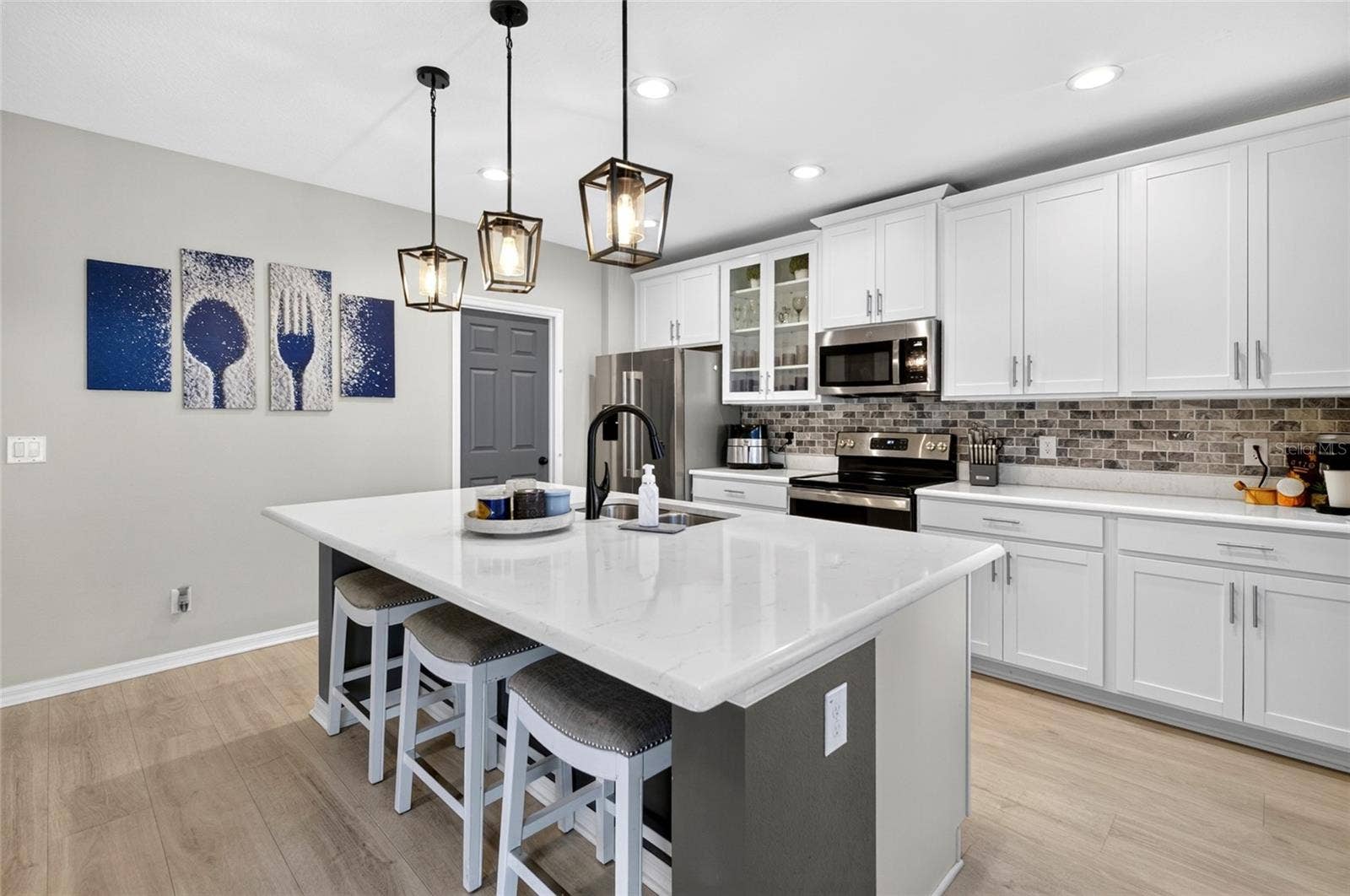 9399 VILLANOVA DRIVE, Groveland, FL 34736 9399 VILLANOVA DRIVE, Groveland, FL 34736