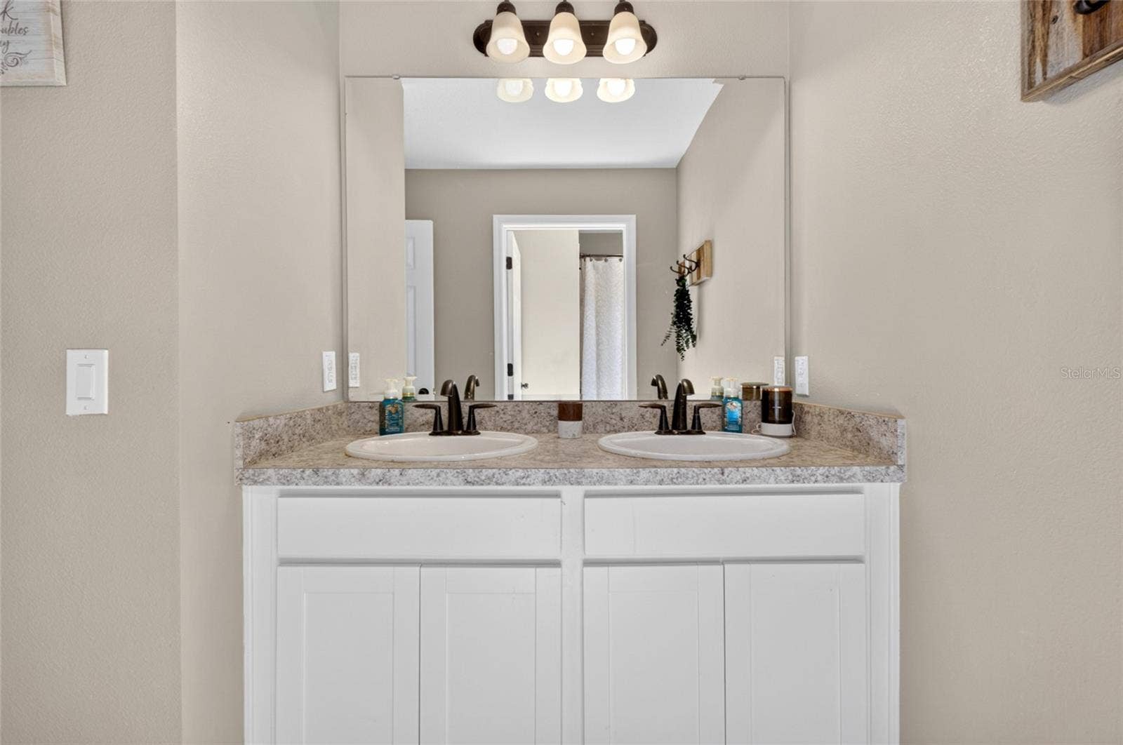 9399 VILLANOVA DRIVE, Groveland, FL 34736 9399 VILLANOVA DRIVE, Groveland, FL 34736