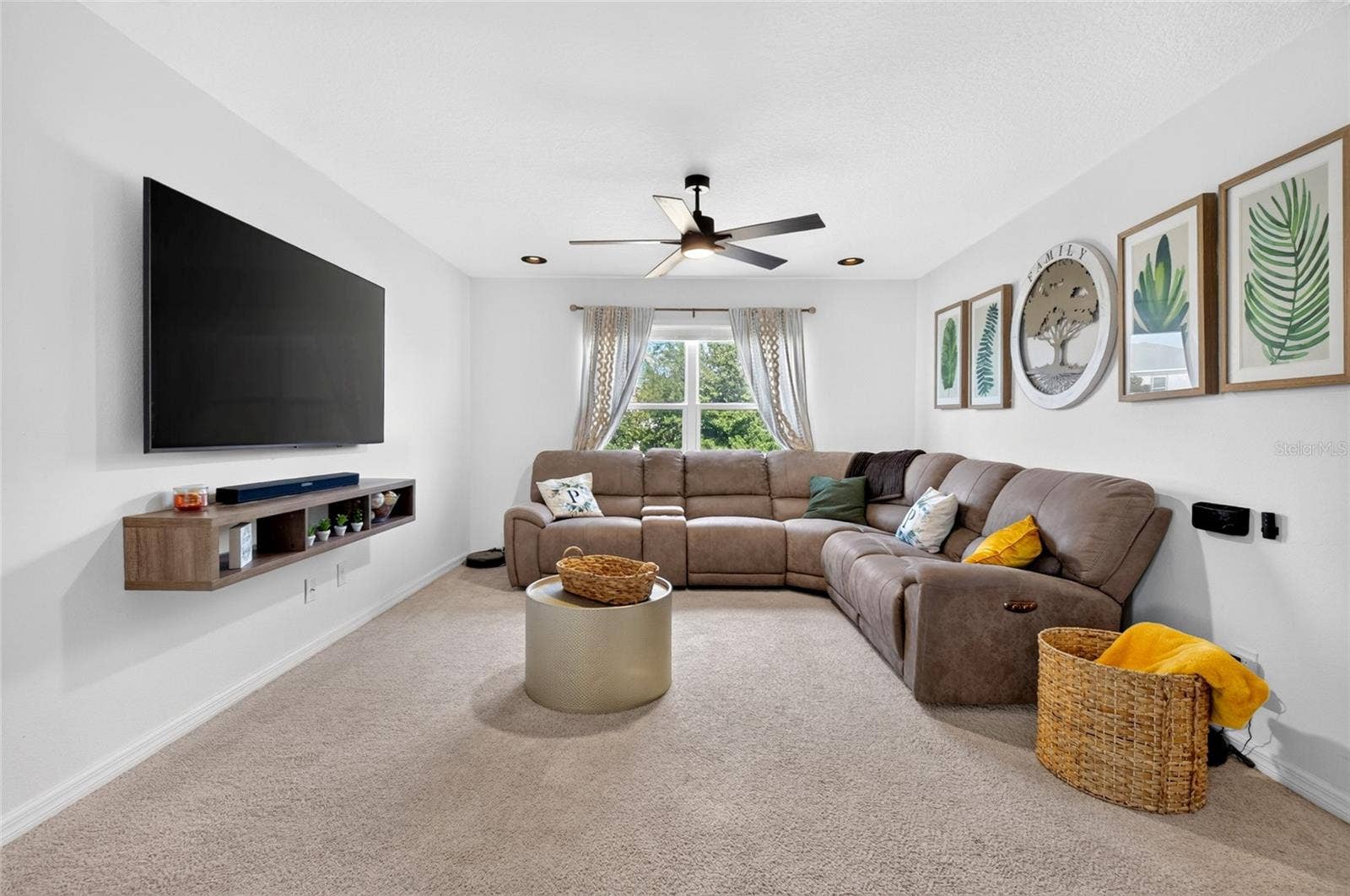 9399 VILLANOVA DRIVE, Groveland, FL 34736 9399 VILLANOVA DRIVE, Groveland, FL 34736