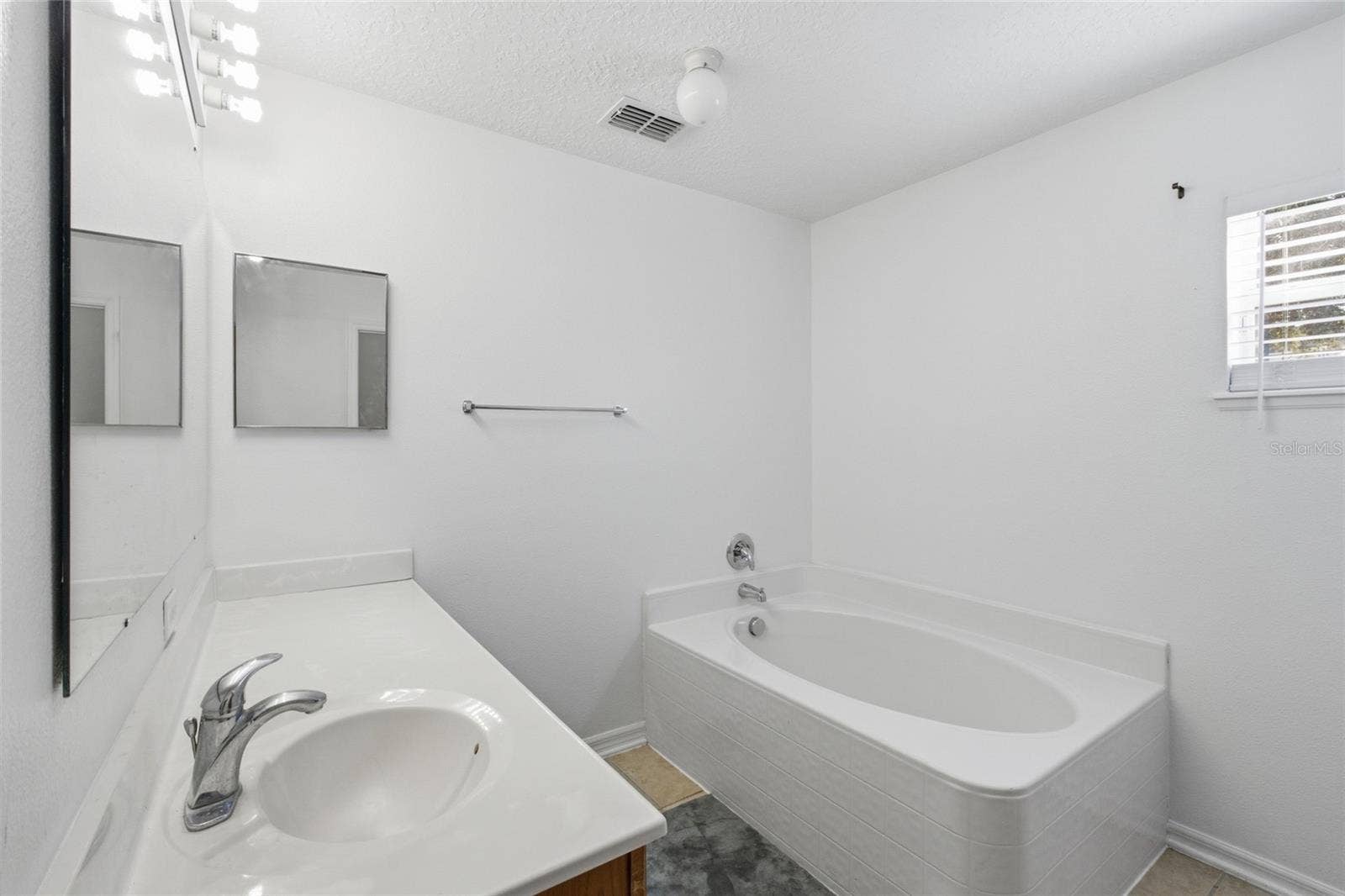 516 CADIZ DRIVE, Groveland, FL 34736 516 CADIZ DRIVE, Groveland, FL 34736