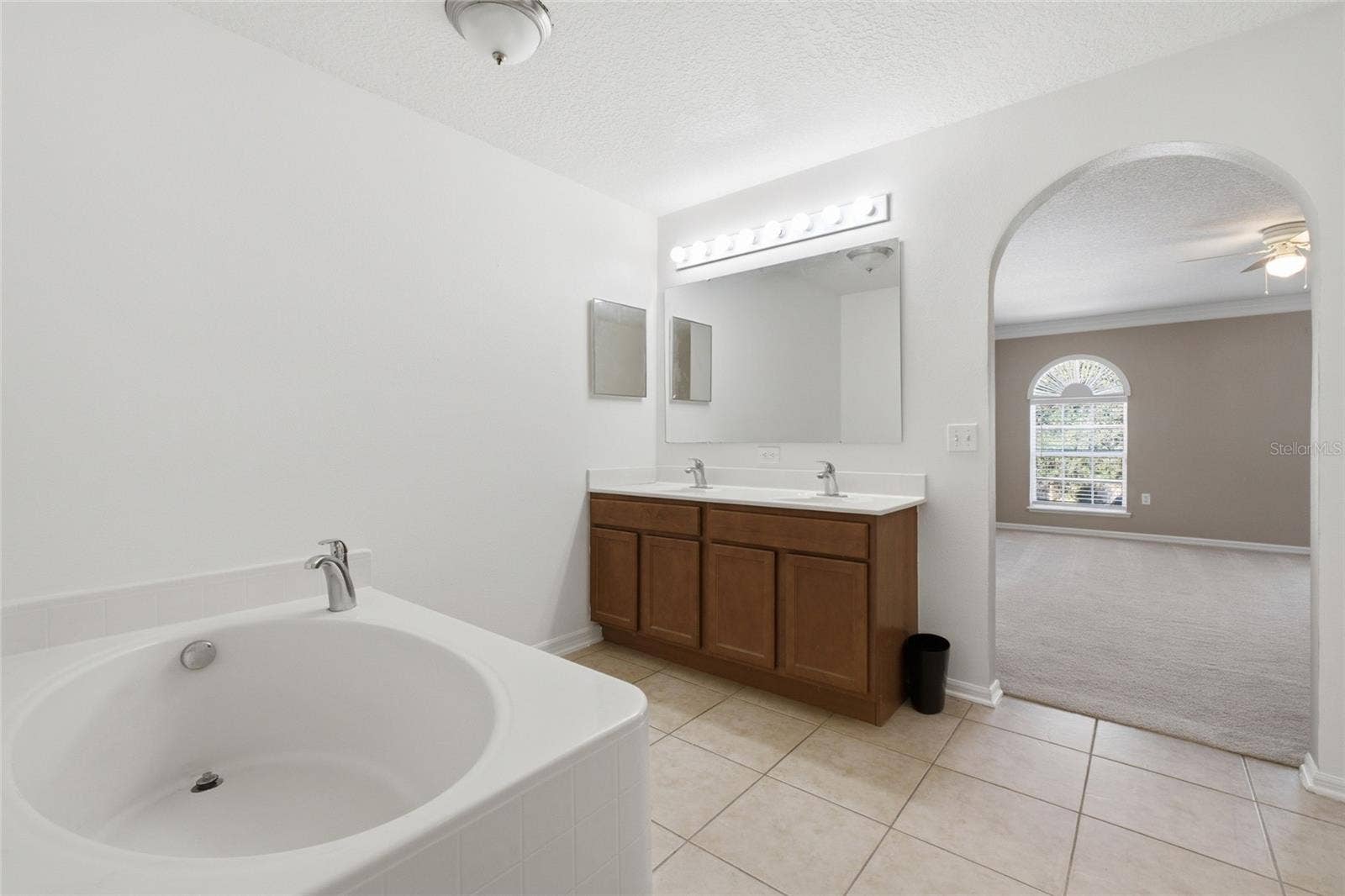 516 CADIZ DRIVE, Groveland, FL 34736 516 CADIZ DRIVE, Groveland, FL 34736