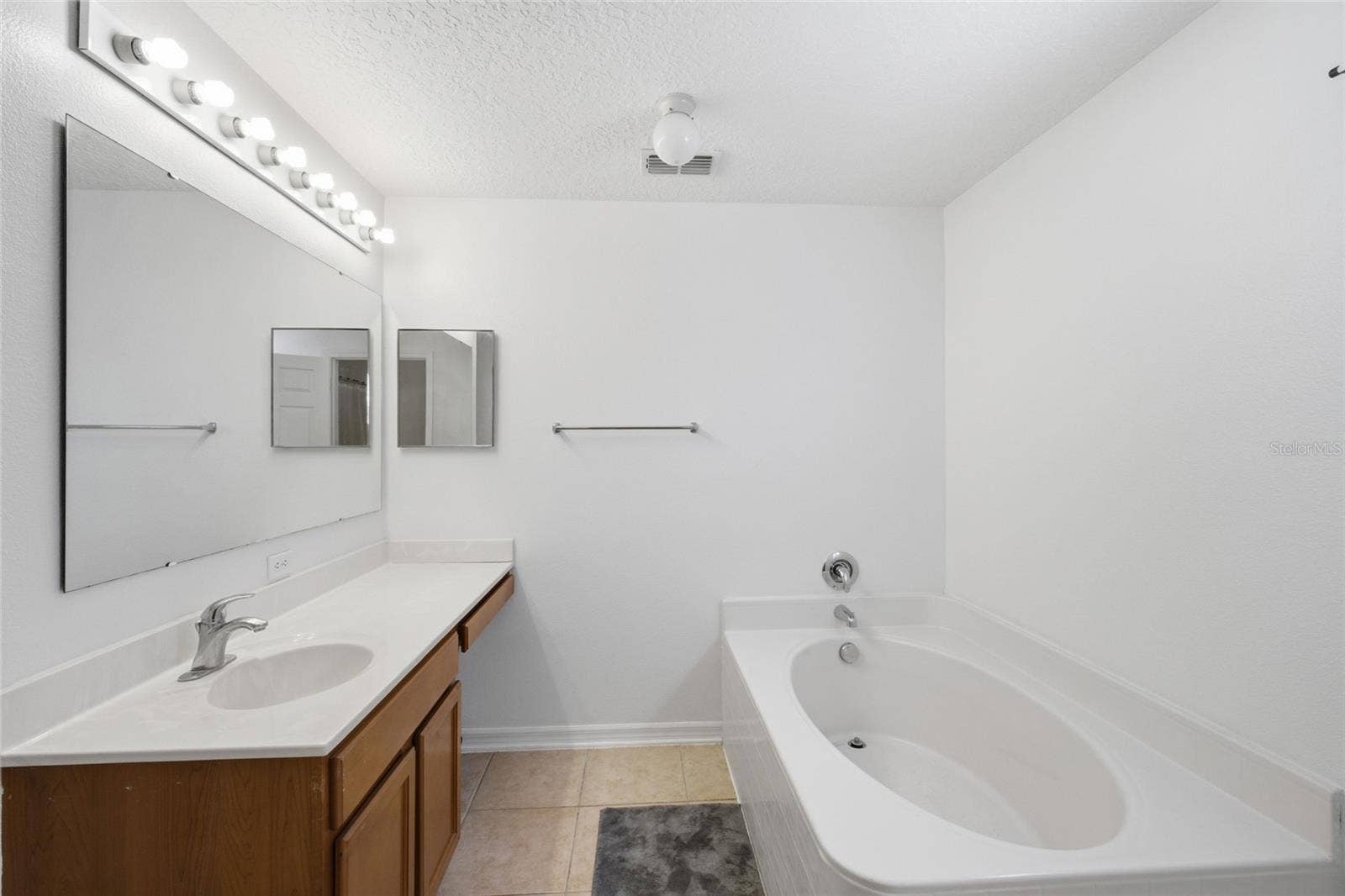 516 CADIZ DRIVE, Groveland, FL 34736 516 CADIZ DRIVE, Groveland, FL 34736