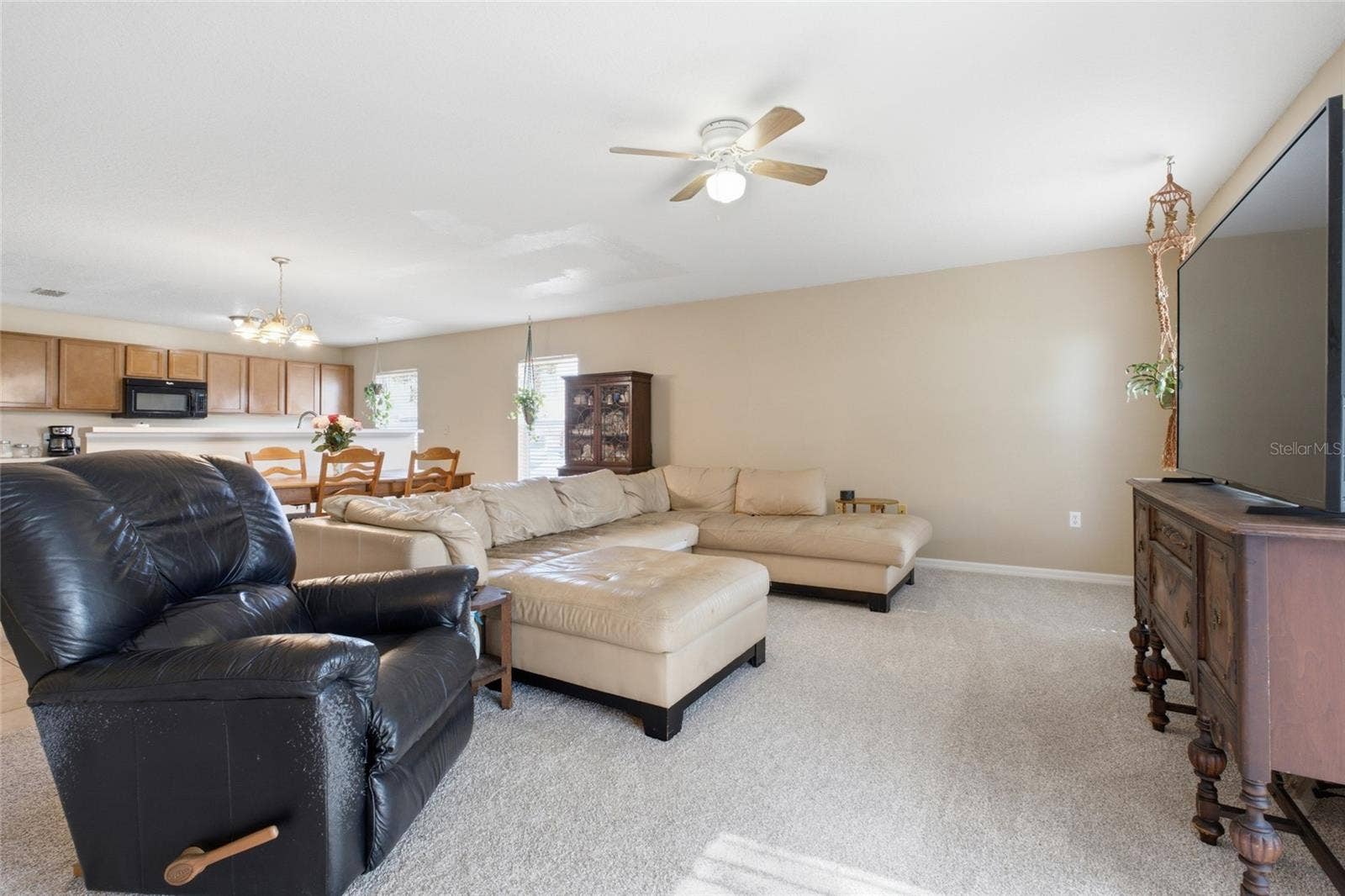516 CADIZ DRIVE, Groveland, FL 34736 516 CADIZ DRIVE, Groveland, FL 34736