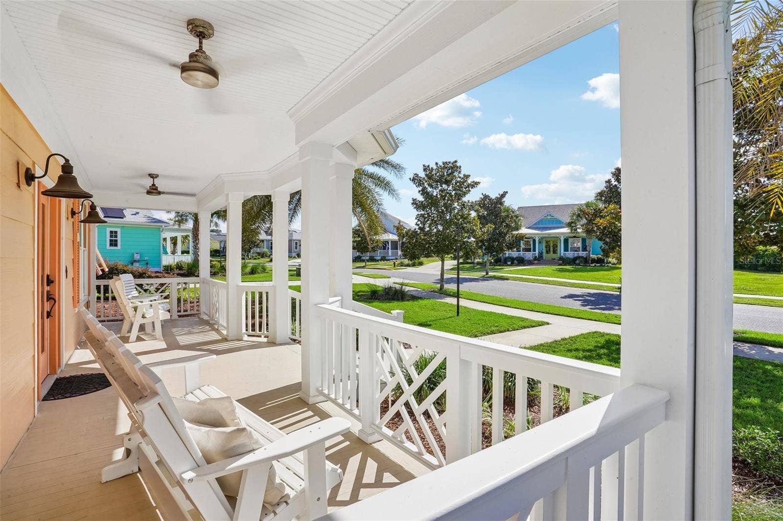 1212 FIESTA KEY CIRCLE, Lady Lake, FL 32159 Front Porch