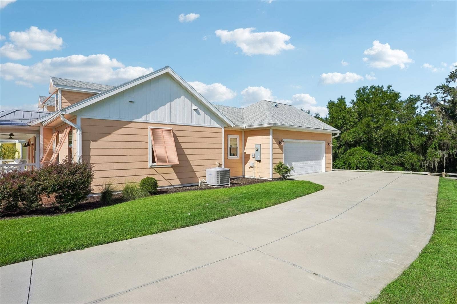 1212 FIESTA KEY CIRCLE, Lady Lake, FL 32159 Driveway & Side Entry Oversized Garage