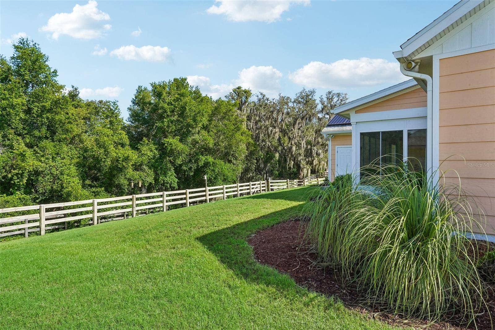1212 FIESTA KEY CIRCLE, Lady Lake, FL 32159 Backyard