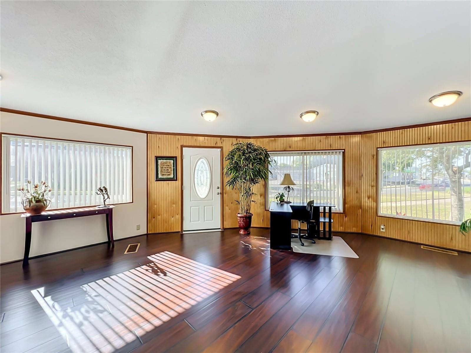 811 S BAY STREET, Eustis, FL 32726