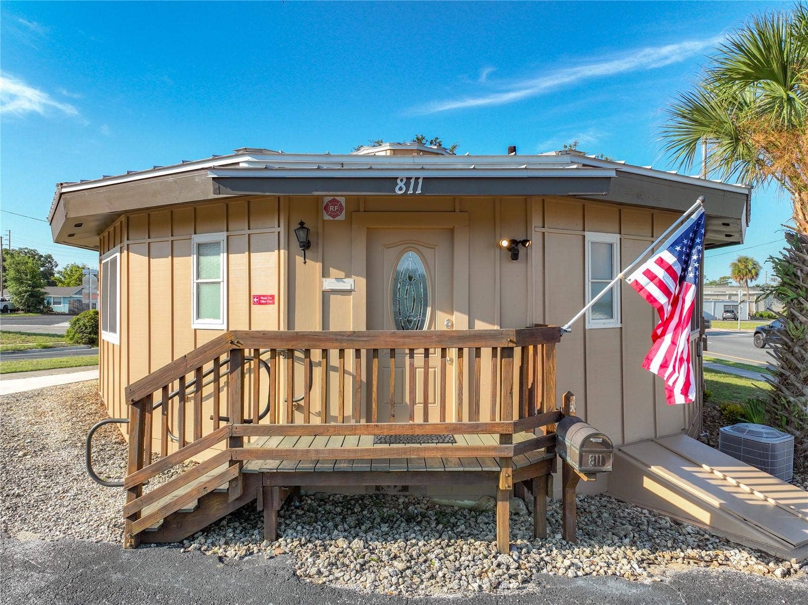 811 S BAY STREET, Eustis, FL 32726