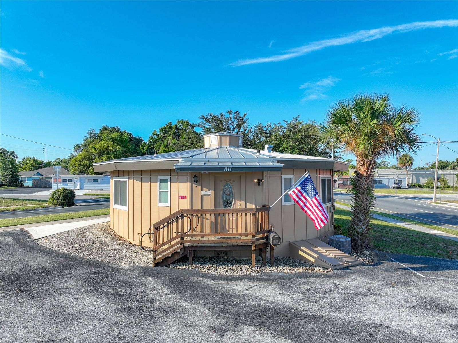 811 S BAY STREET, Eustis, FL 32726