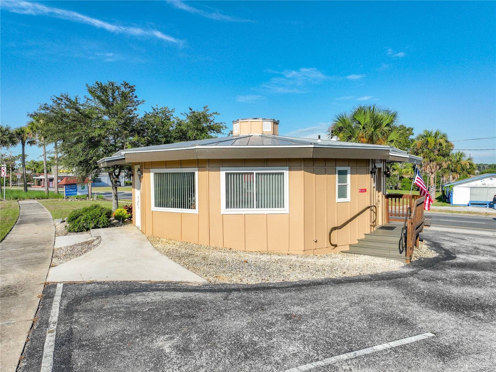 811 S BAY STREET, Eustis, FL 32726