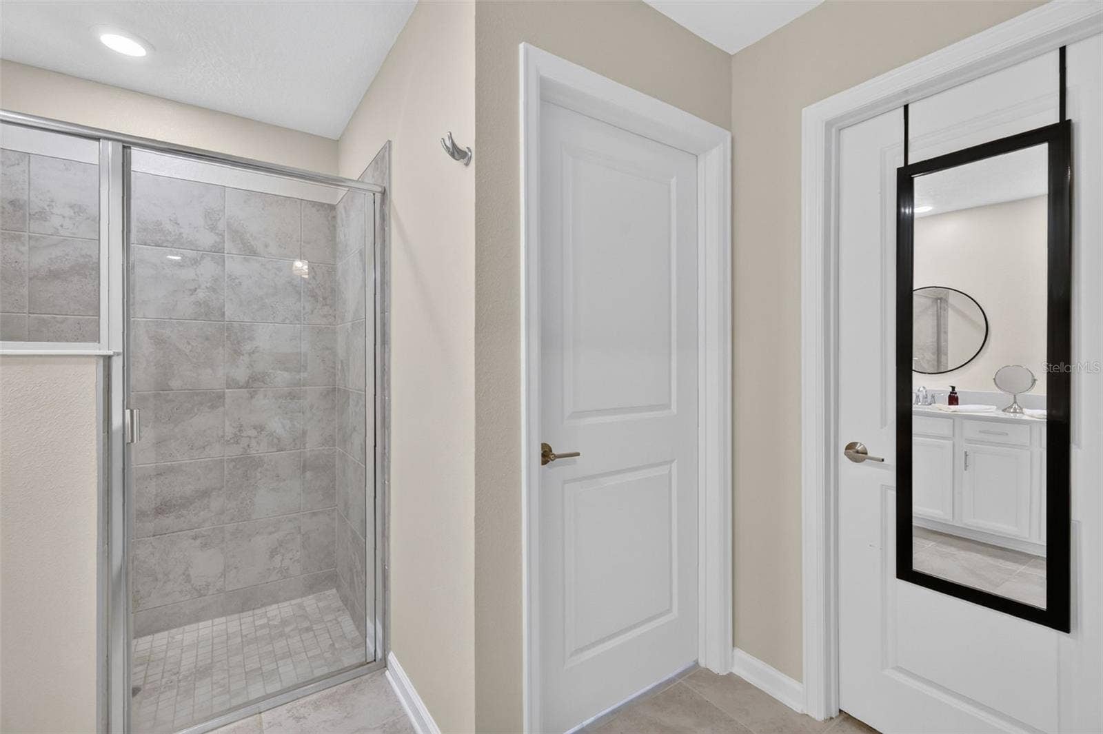 Primary En Suite, Water Closet & 2nd Walk In Closet