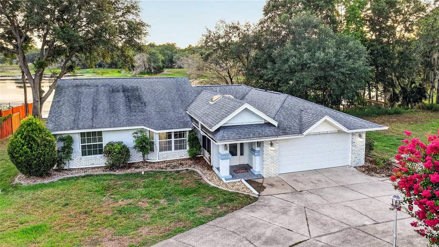 Property photo for 302 E MIRROR LAKE DRIVE, Fruitland Park, FL