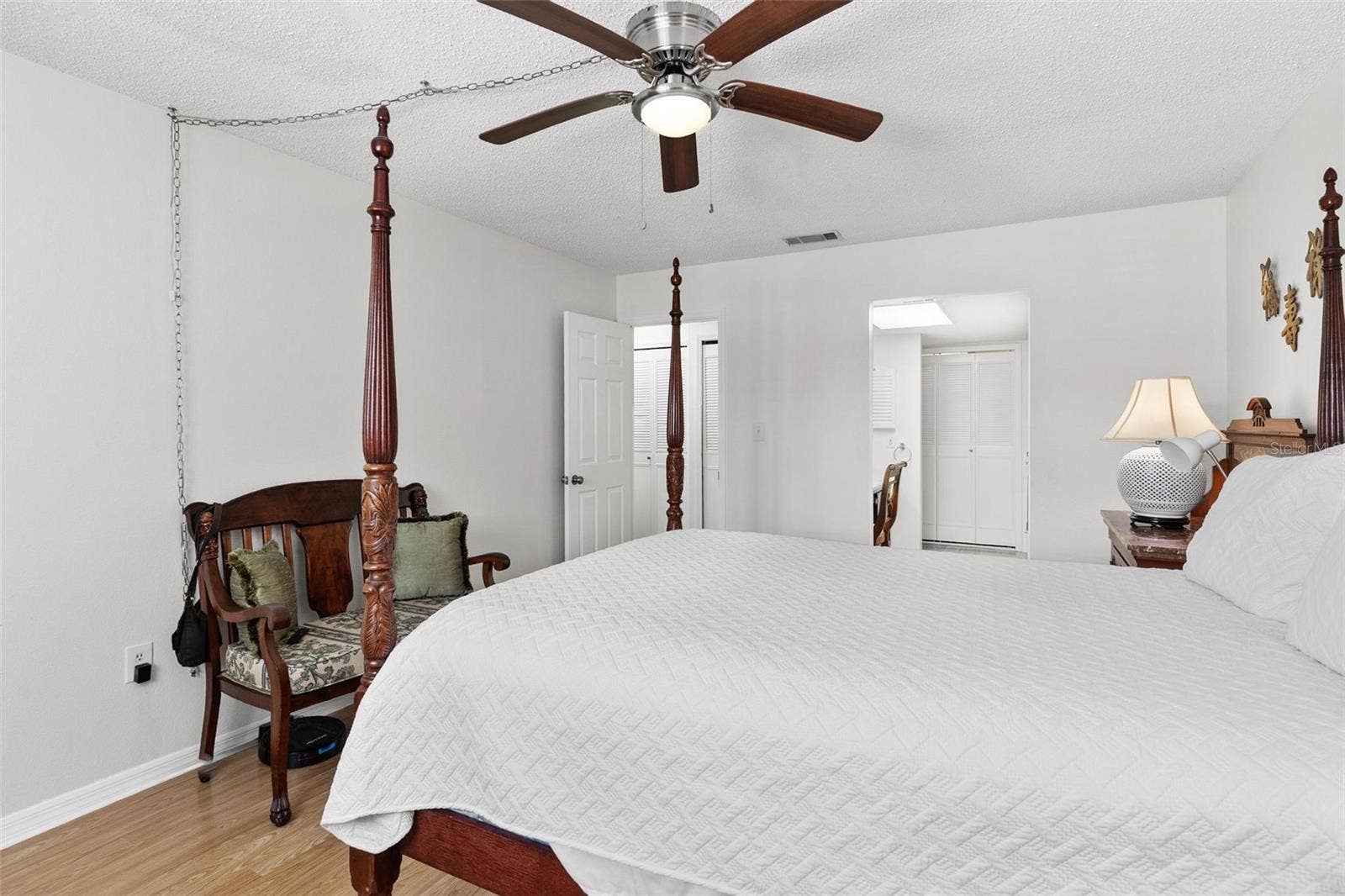 500 NEWELL HILL ROAD, #108D, Leesburg, FL 34748 LAMINATE FLOORING