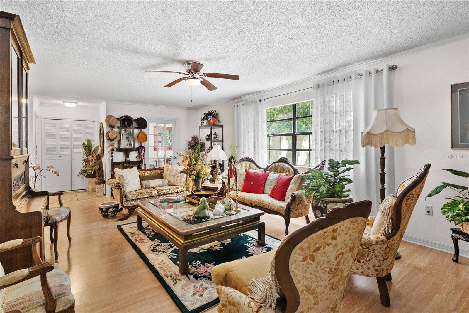 500 NEWELL HILL ROAD, #108D, Leesburg, FL 34748 LIVING ROOM