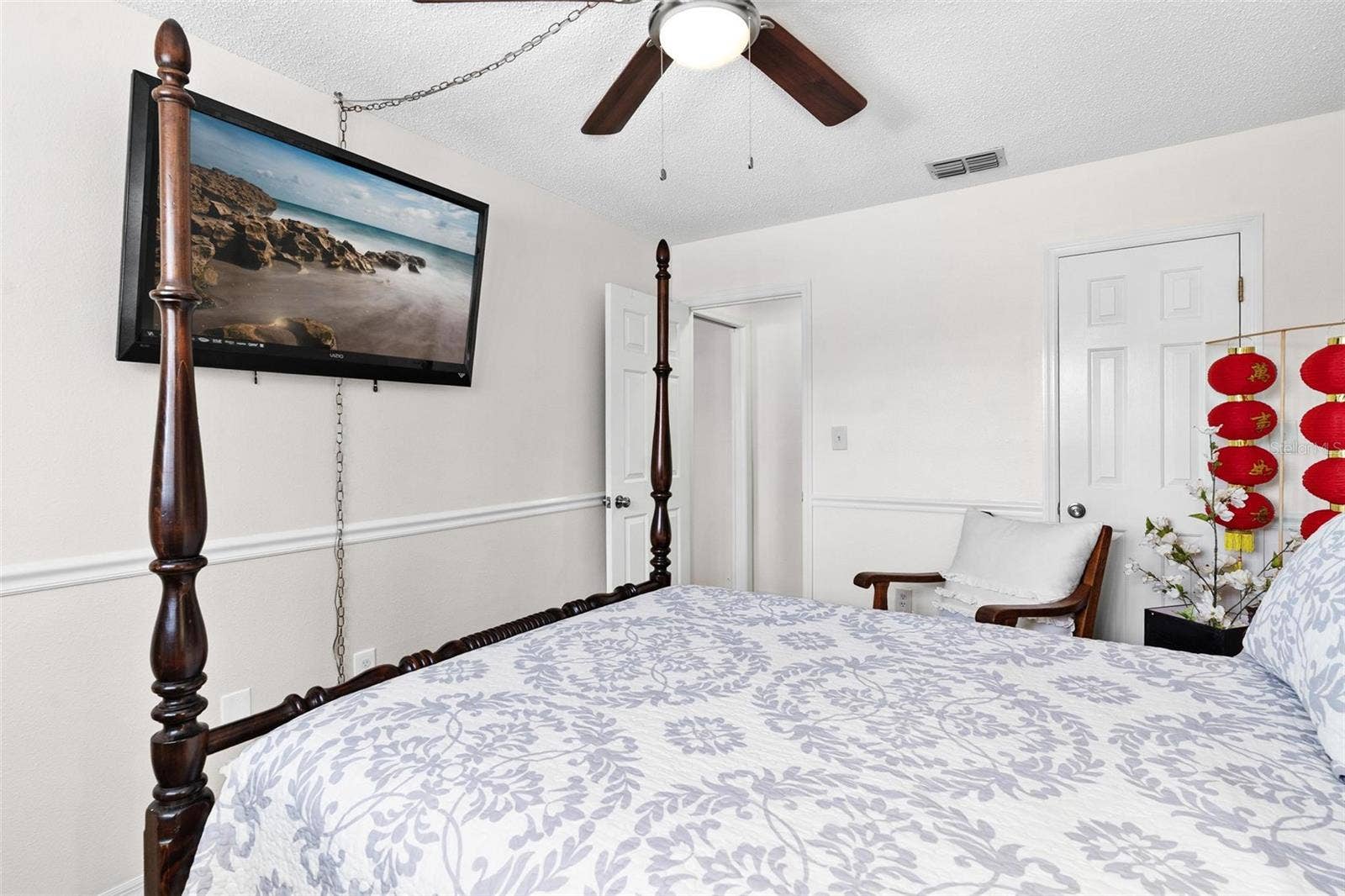 500 NEWELL HILL ROAD, #108D, Leesburg, FL 34748 LAMINATE FLOORING