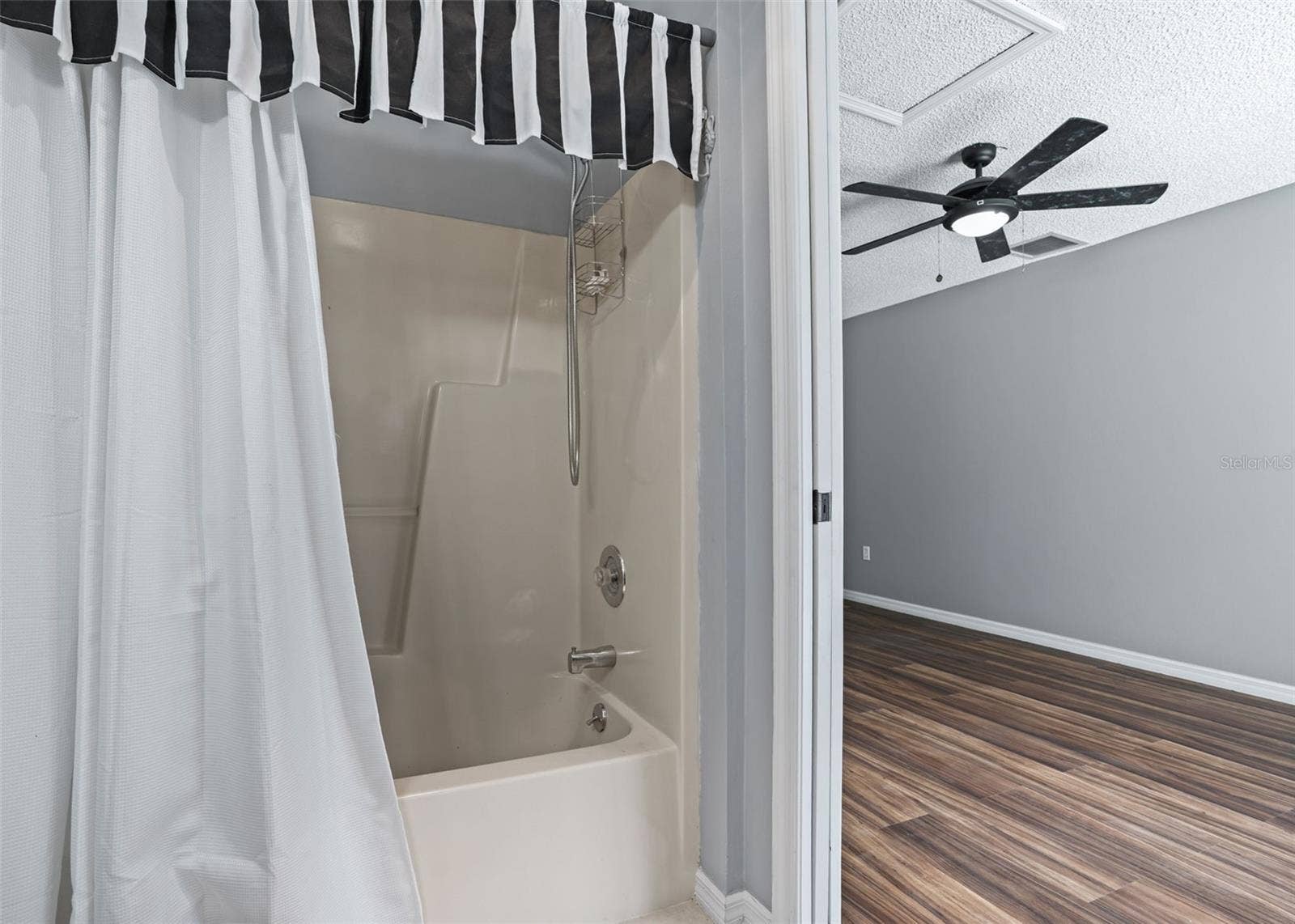 Tub & Shower Combination