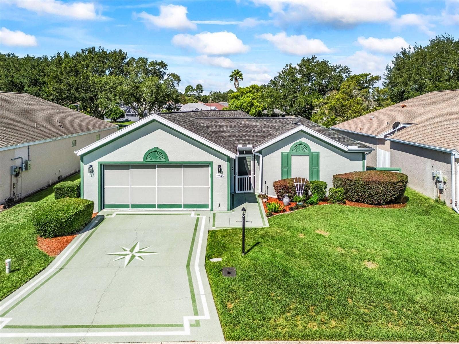 3/2.5 Casita Villa w/New Exterior Paint & 2 Car Garage
