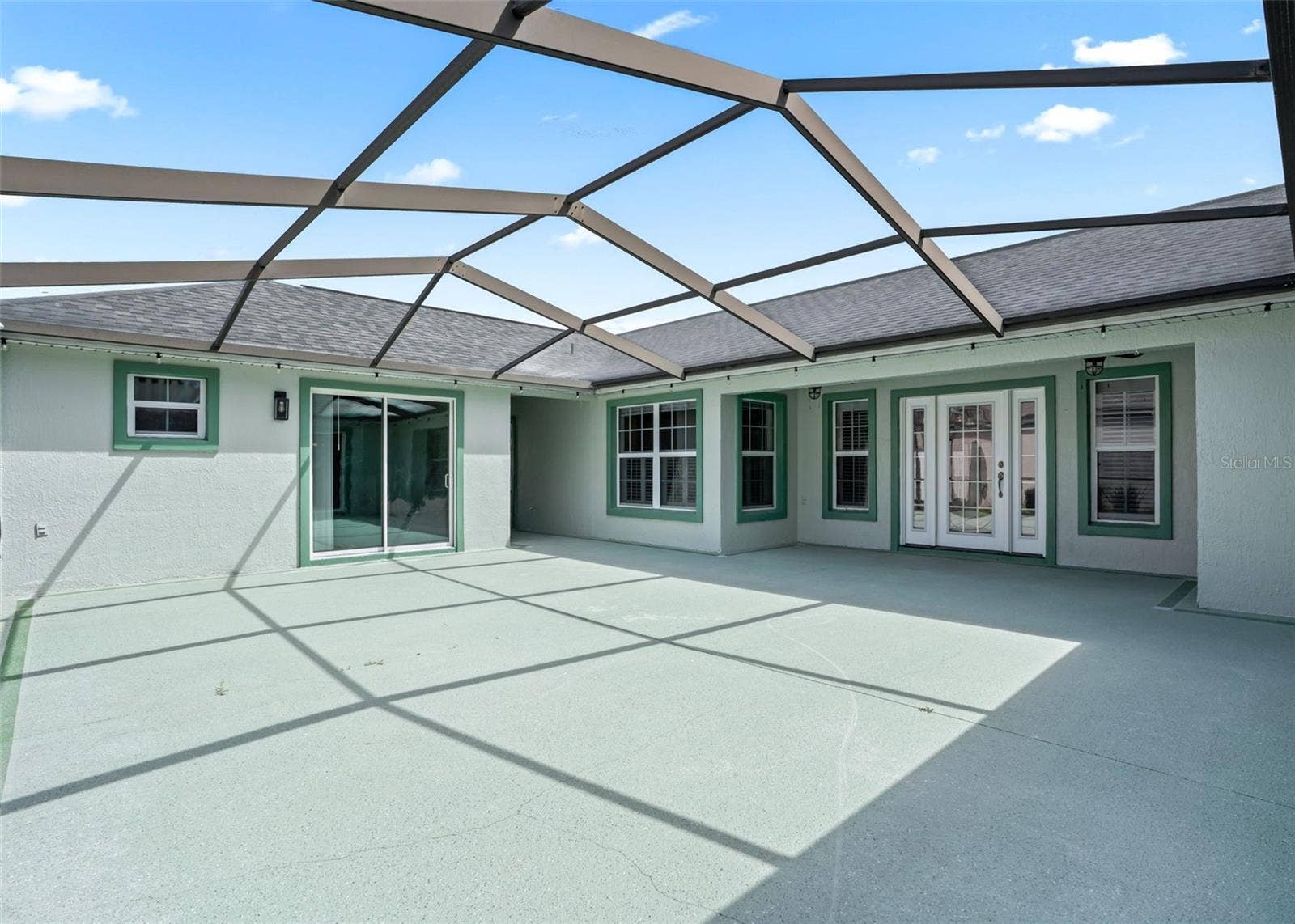 23x25 Birdcage Enclosed Courtyard