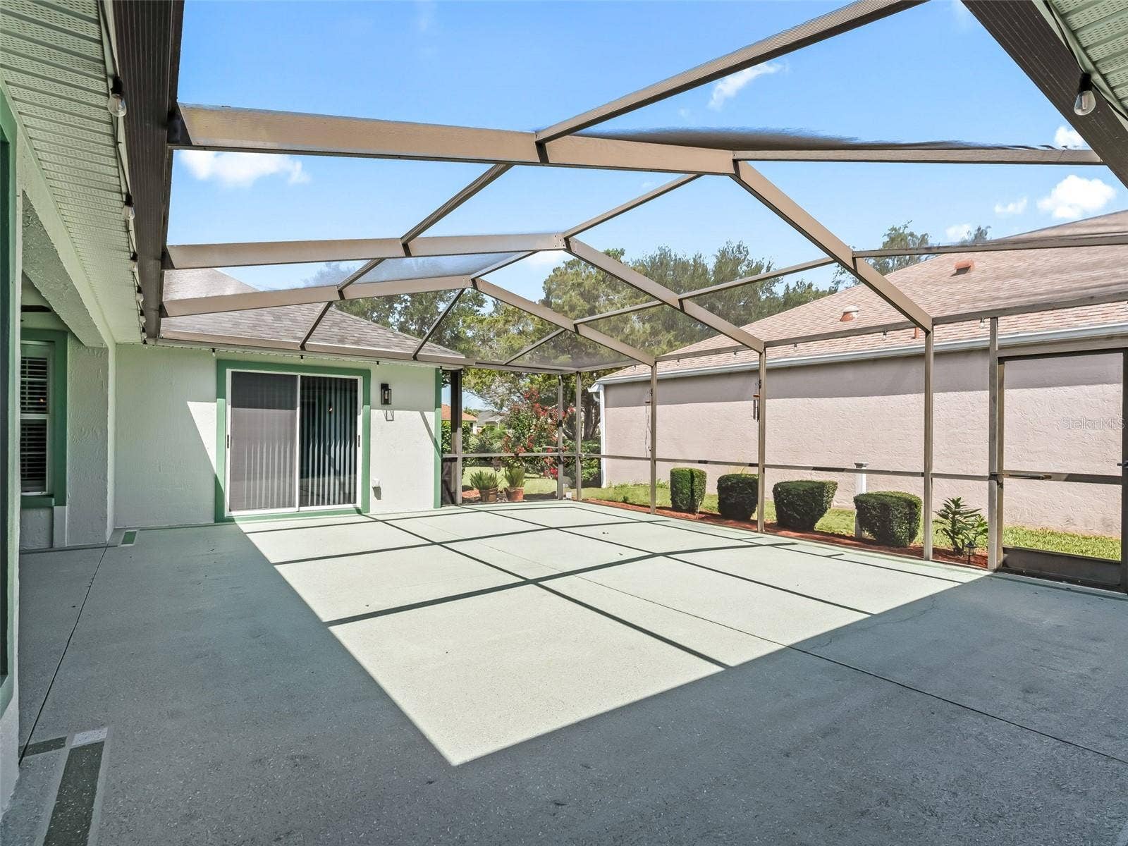 23x25 Birdcage Enclosed Courtyard