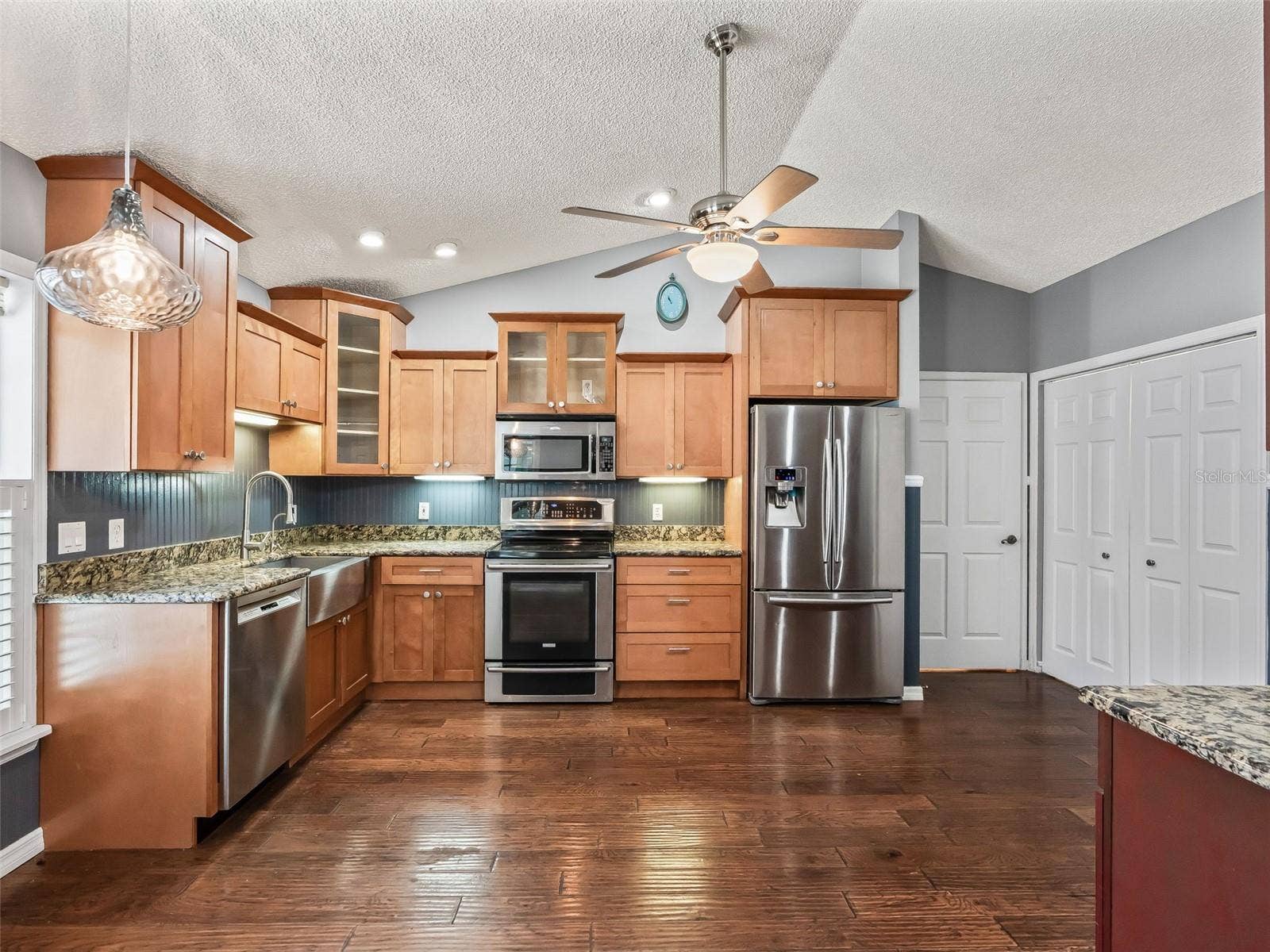 Kitchen w/Maple Wood Cabinets
