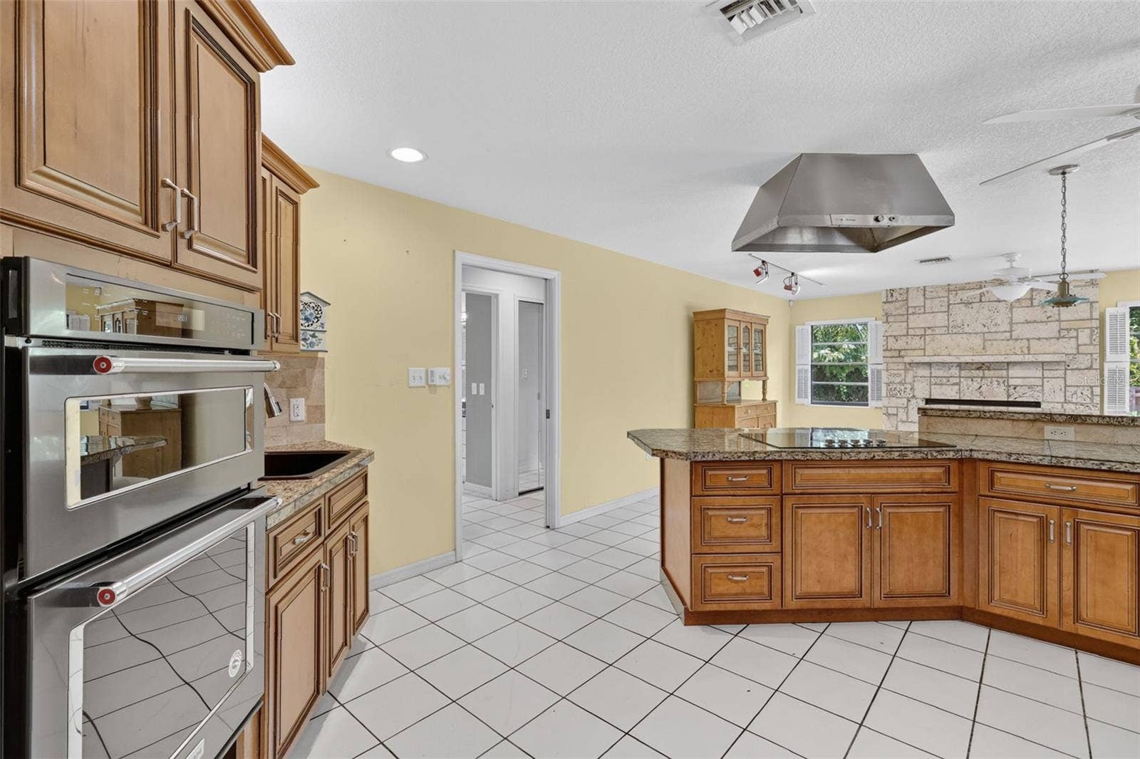 2085 SUSSEX DRIVE, Mount Dora, FL 32757 2085 SUSSEX DRIVE, Mount Dora, FL 32757