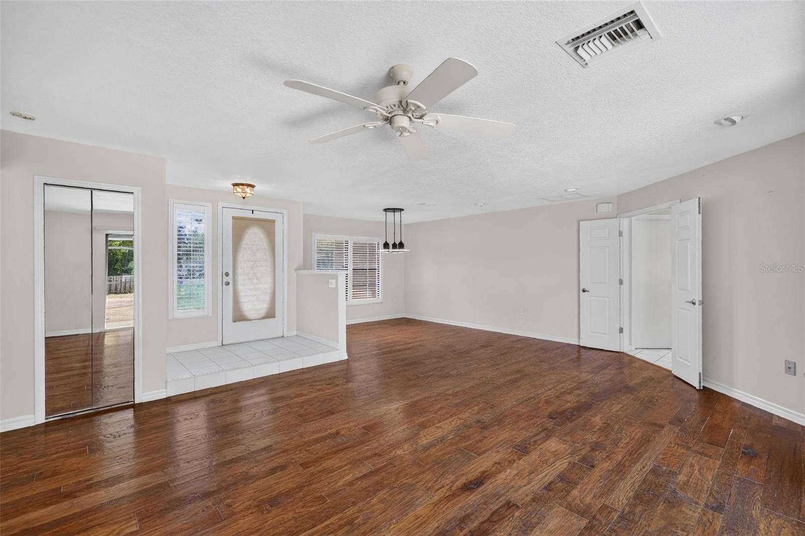 2085 SUSSEX DRIVE, Mount Dora, FL 32757 Living/Dining Room Combo