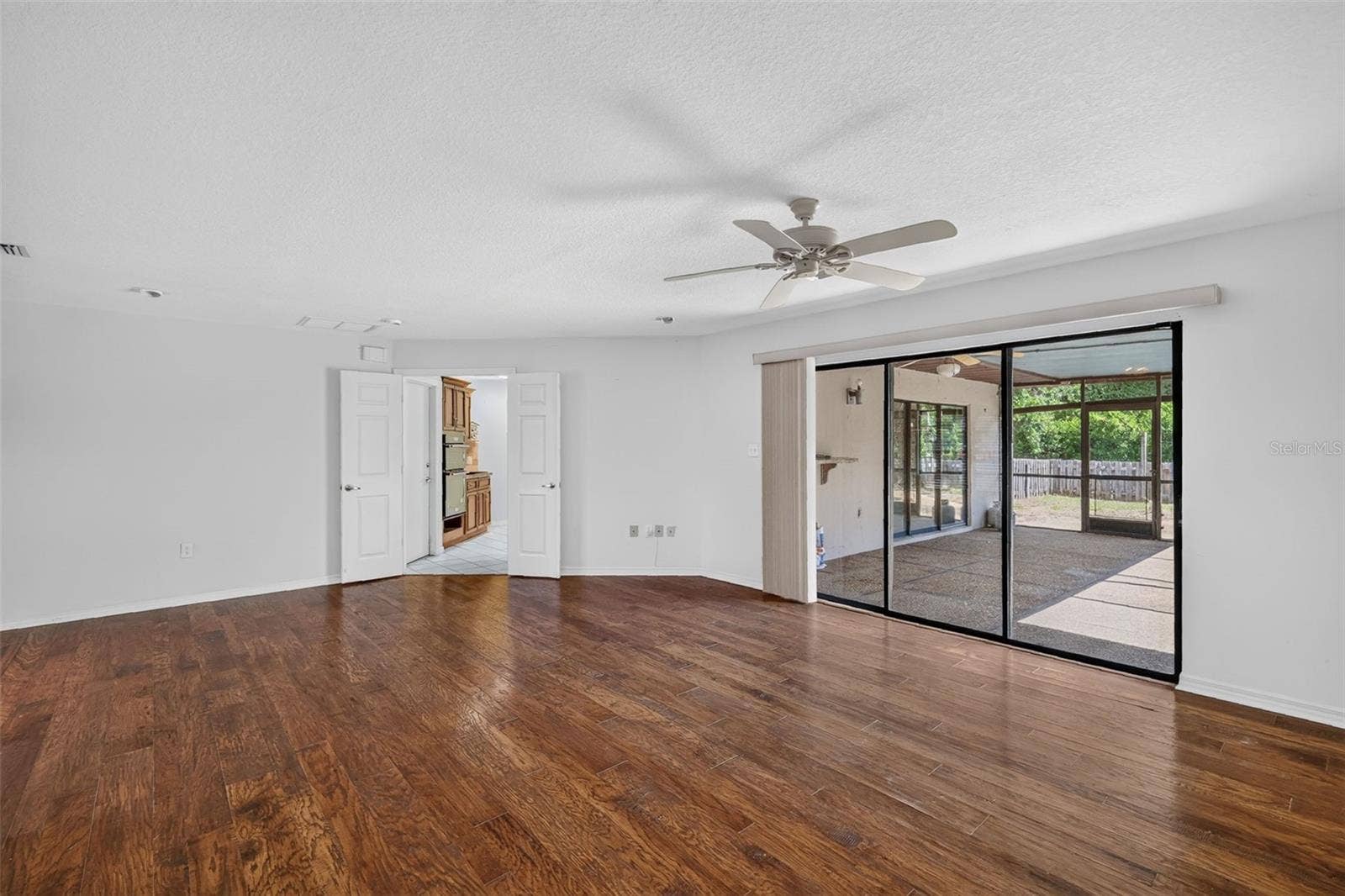 2085 SUSSEX DRIVE, Mount Dora, FL 32757 Living Room