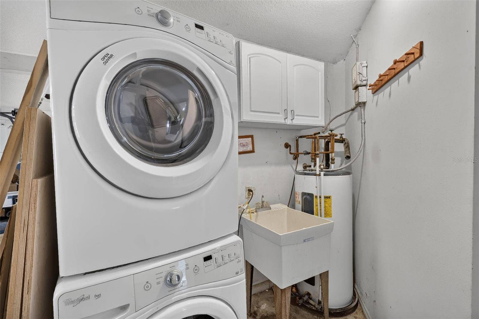 2085 SUSSEX DRIVE, Mount Dora, FL 32757 Laundry Area in Garage