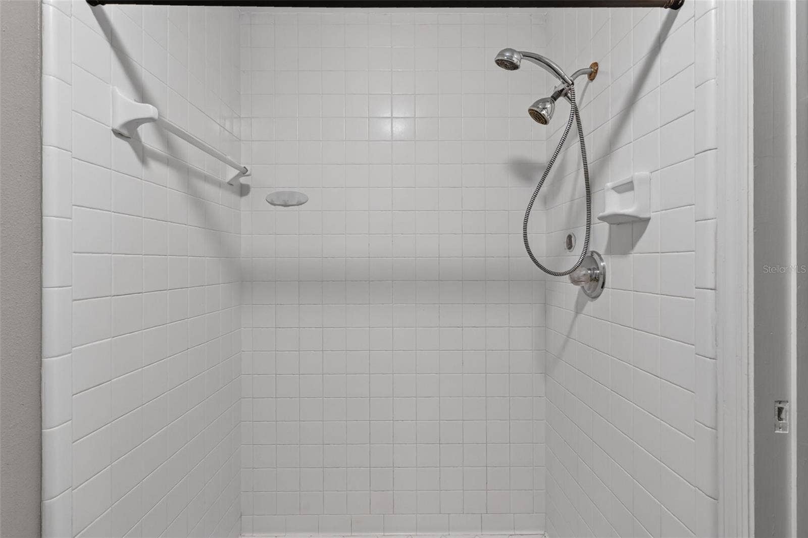 2085 SUSSEX DRIVE, Mount Dora, FL 32757 Walk-In Shower