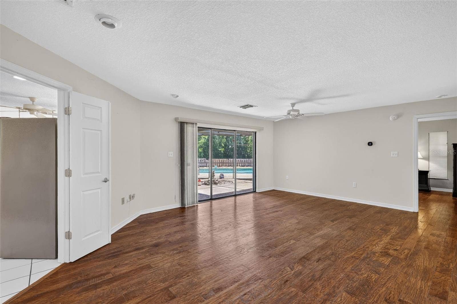 2085 SUSSEX DRIVE, Mount Dora, FL 32757 Living Room