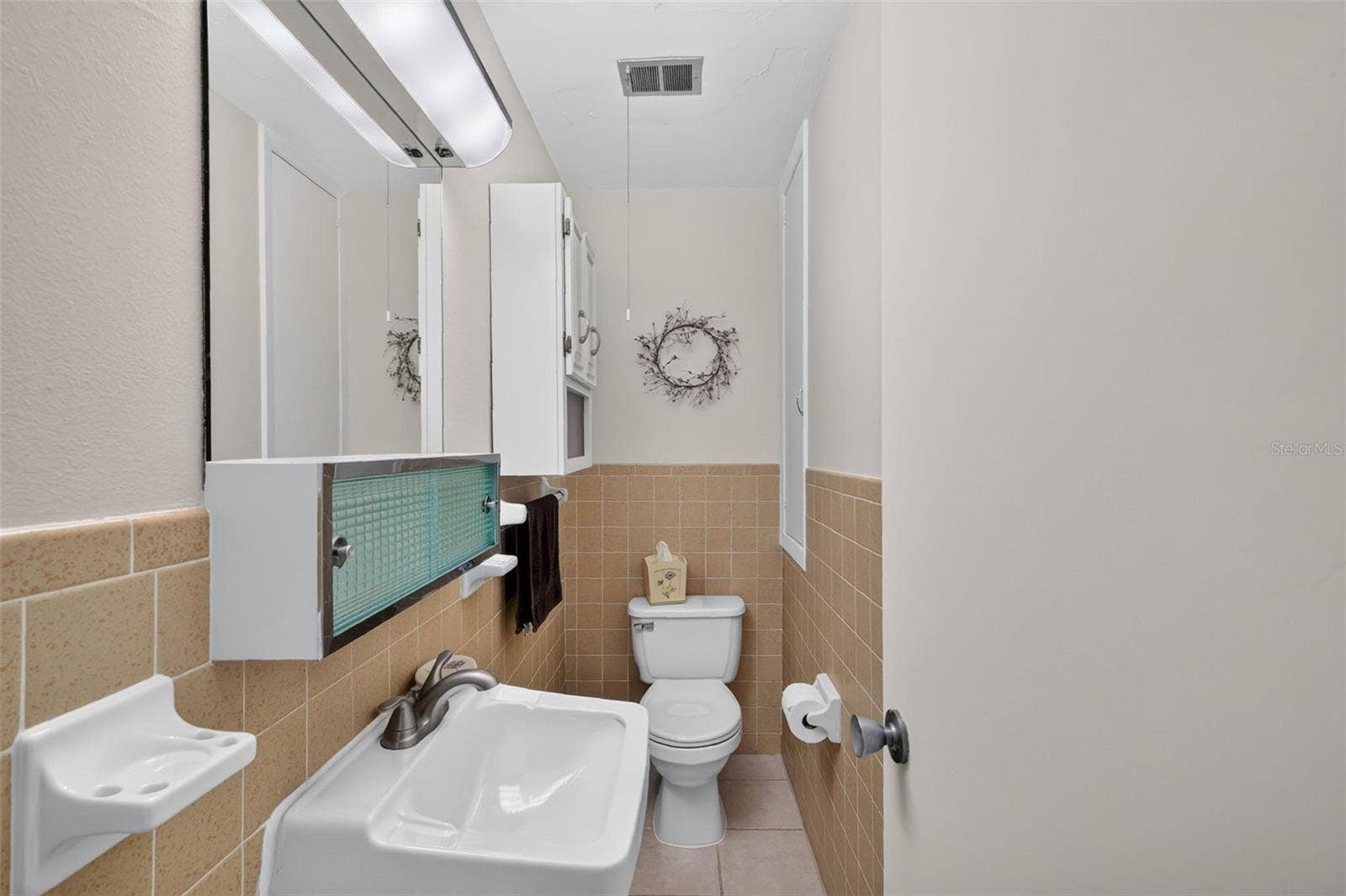 445 S GRANDVIEW STREET, #8, Mount Dora, FL 32757 445 S GRANDVIEW STREET, #8, Mount Dora, FL 32757