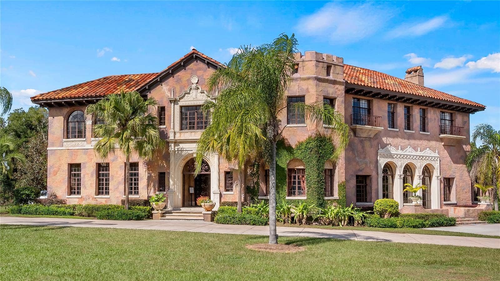 127 E LAUREL AVENUE, Howey In The Hills, FL 34737 Historic Howey Mansion