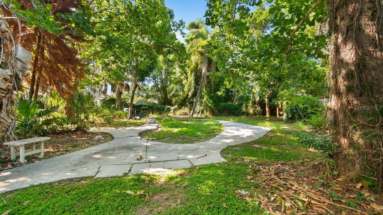 127 E LAUREL AVENUE, Howey In The Hills, FL 34737 127 E LAUREL AVENUE, Howey In The Hills, FL 34737
