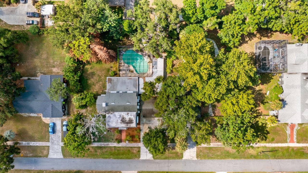 127 E LAUREL AVENUE, Howey In The Hills, FL 34737 Oversized .69 acre lot (two parcels)