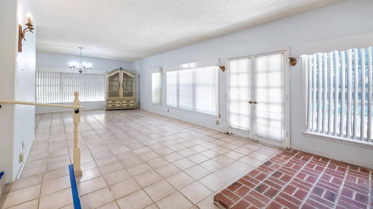 127 E LAUREL AVENUE, Howey In The Hills, FL 34737 Back enclosed Lanai