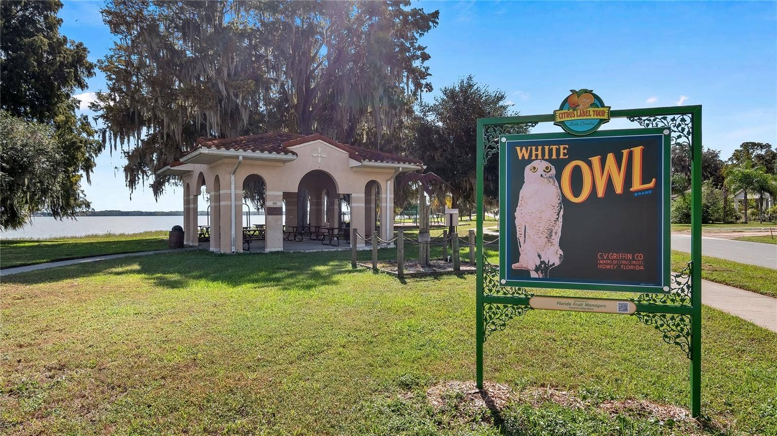 127 E LAUREL AVENUE, Howey In The Hills, FL 34737 Lakefront Park