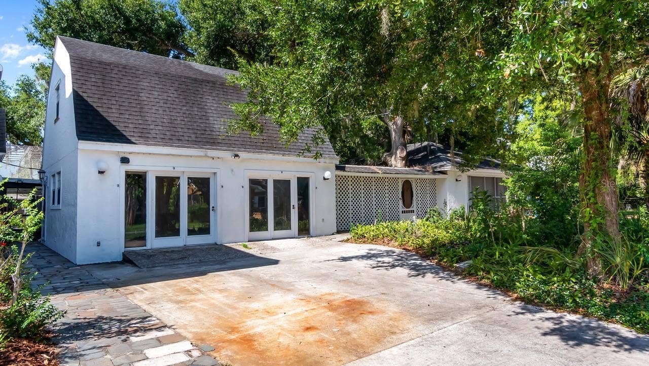 127 E LAUREL AVENUE, Howey In The Hills, FL 34737 2 Story building for home based business, hobbies, or extra storage