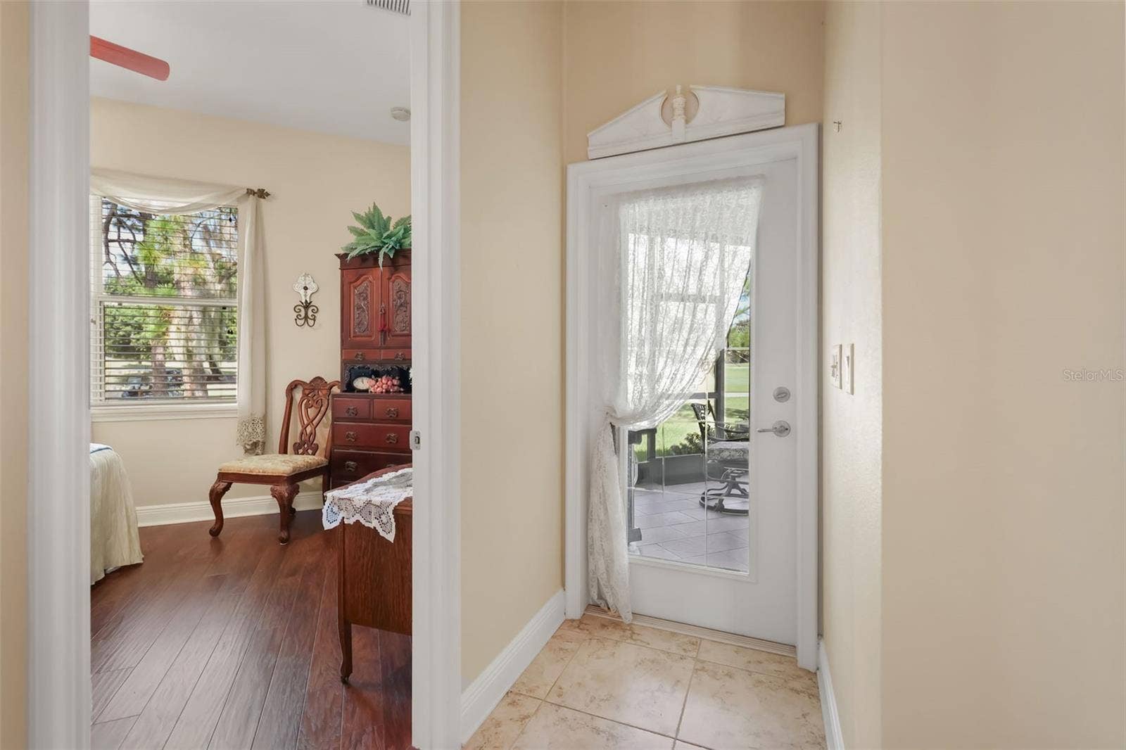 Lanai entry from hallway