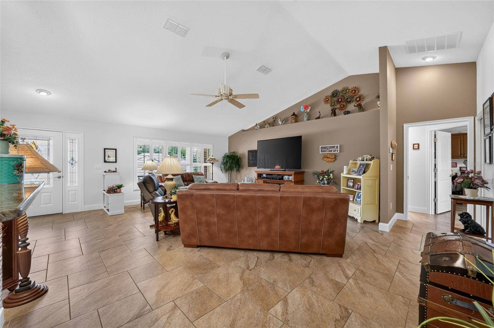 16364 SE 89TH TERRACE, Summerfield, FL 34491 Living room
